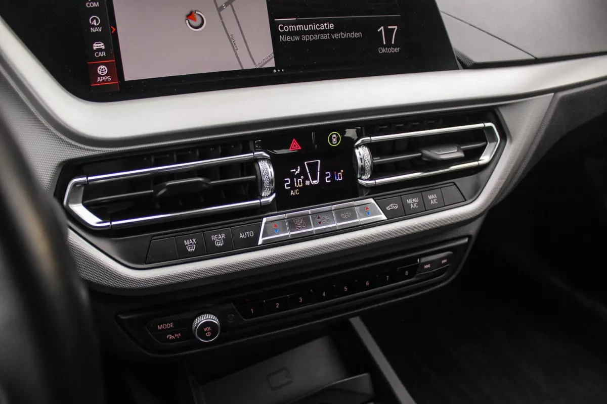 116d F40 Executive Edition | 1e eigenaar | NL Auto | HiFi audio | DAB | LED | Apple Carplay | Rijstrooksensor | Cruise control | Climate control | Sportstuur | Active Guard Plus