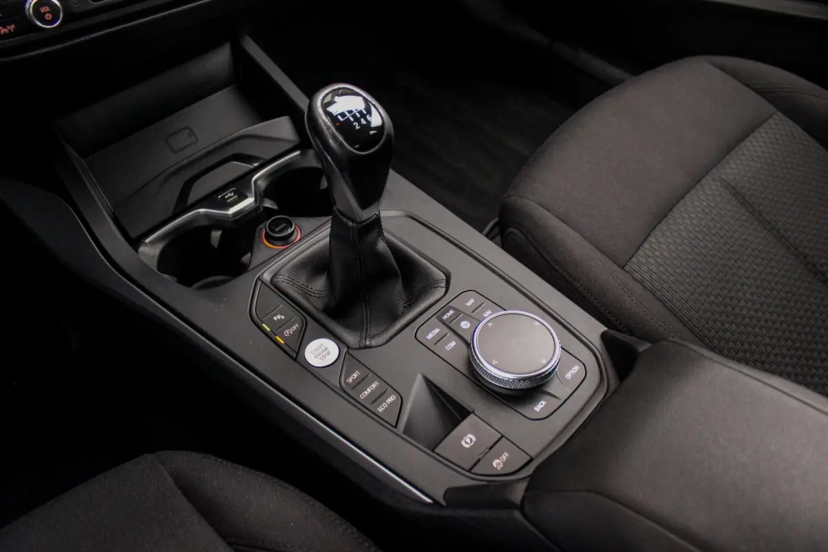 116d F40 Executive Edition | 1e eigenaar | NL Auto | HiFi audio | DAB | LED | Apple Carplay | Rijstrooksensor | Cruise control | Climate control | Sportstuur | Active Guard Plus