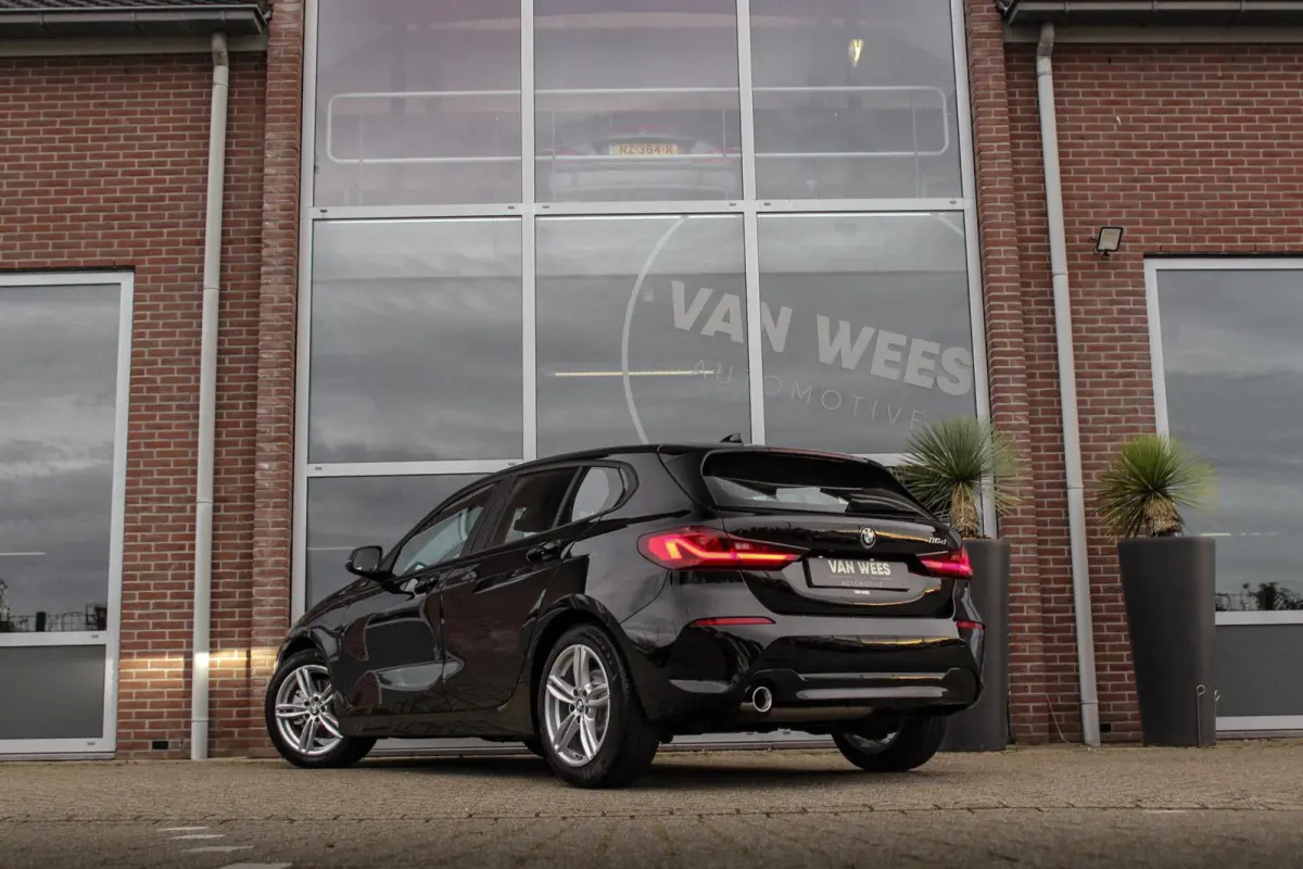 116d F40 Executive Edition | 1e eigenaar | NL Auto | HiFi audio | DAB | LED | Apple Carplay | Rijstrooksensor | Cruise control | Climate control | Sportstuur | Active Guard Plus