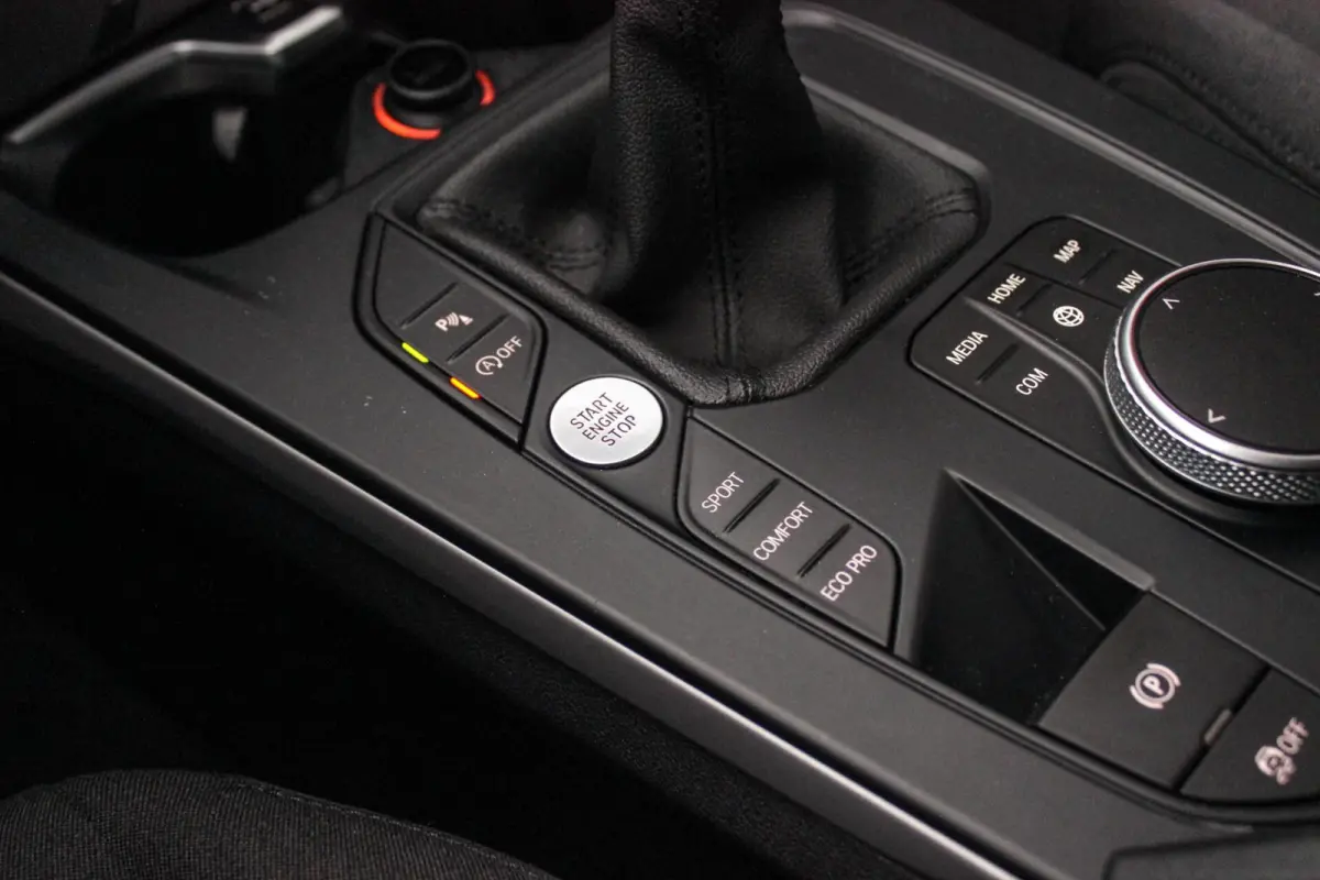 116d F40 Executive Edition | 1e eigenaar | NL Auto | HiFi audio | DAB | LED | Apple Carplay | Rijstrooksensor | Cruise control | Climate control | Sportstuur | Active Guard Plus