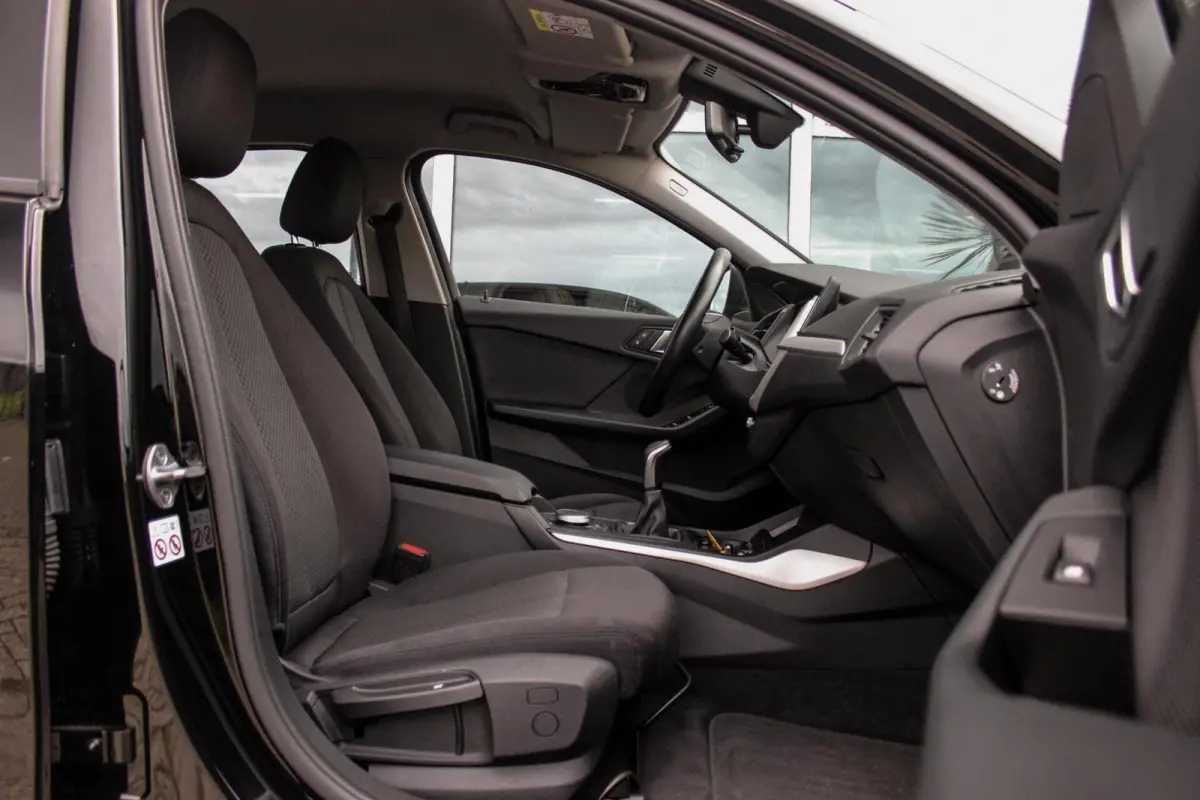 116d F40 Executive Edition | 1e eigenaar | NL Auto | HiFi audio | DAB | LED | Apple Carplay | Rijstrooksensor | Cruise control | Climate control | Sportstuur | Active Guard Plus
