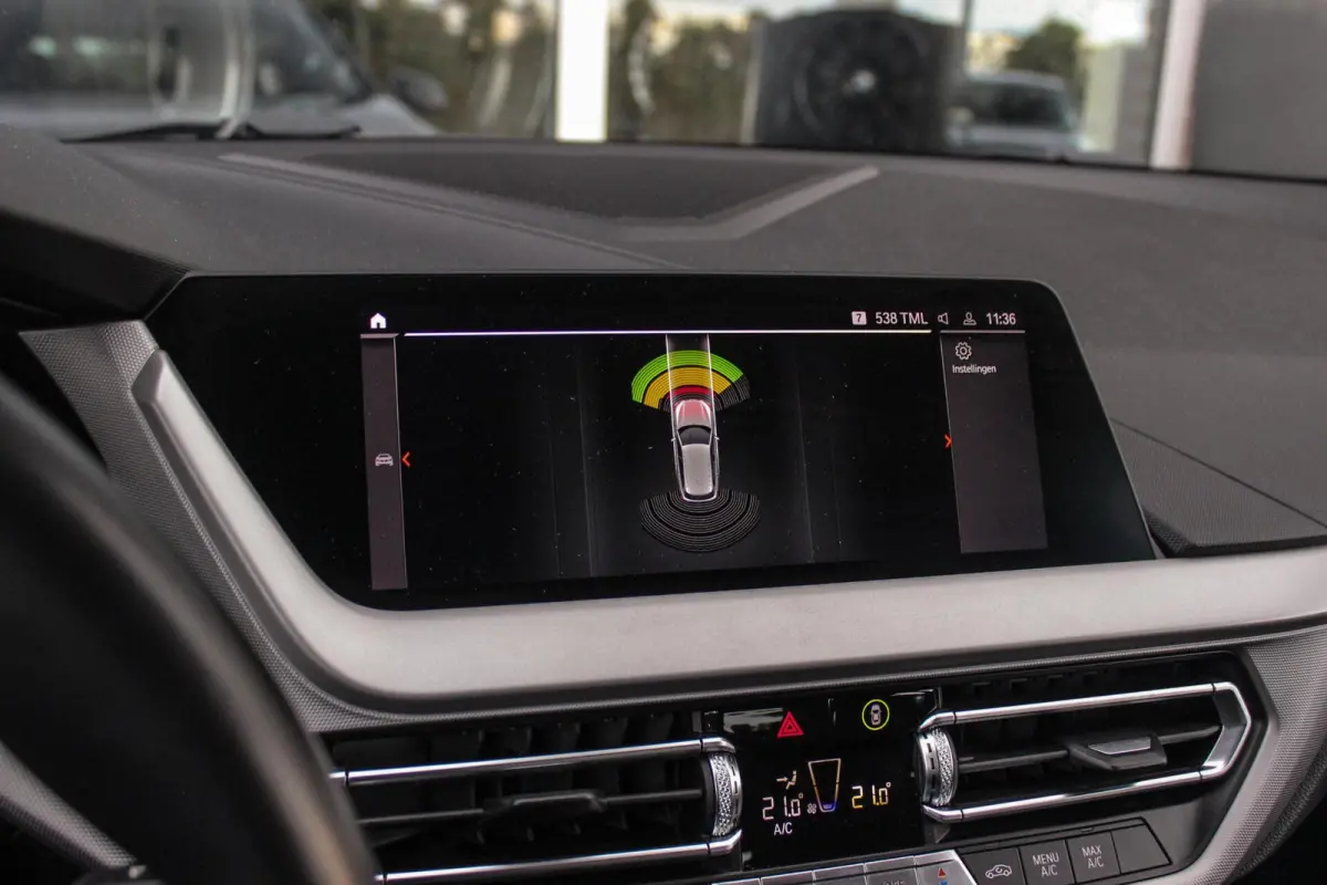 116d F40 Executive Edition | 1e eigenaar | NL Auto | HiFi audio | DAB | LED | Apple Carplay | Rijstrooksensor | Cruise control | Climate control | Sportstuur | Active Guard Plus