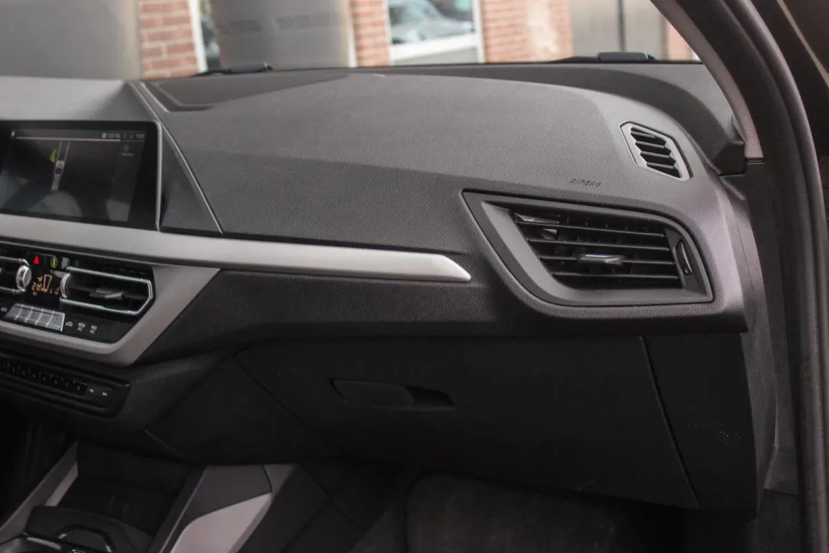 116d F40 Executive Edition | 1e eigenaar | NL Auto | HiFi audio | DAB | LED | Apple Carplay | Rijstrooksensor | Cruise control | Climate control | Sportstuur | Active Guard Plus