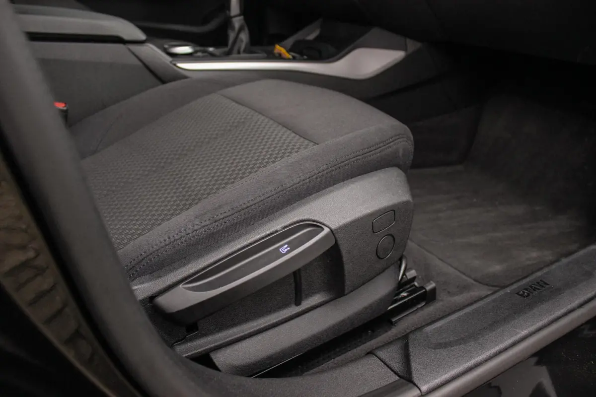 116d F40 Executive Edition | 1e eigenaar | NL Auto | HiFi audio | DAB | LED | Apple Carplay | Rijstrooksensor | Cruise control | Climate control | Sportstuur | Active Guard Plus