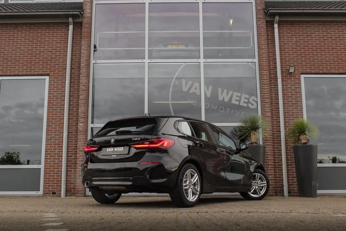 116d F40 Executive Edition | 1e eigenaar | NL Auto | HiFi audio | DAB | LED | Apple Carplay | Rijstrooksensor | Cruise control | Climate control | Sportstuur | Active Guard Plus