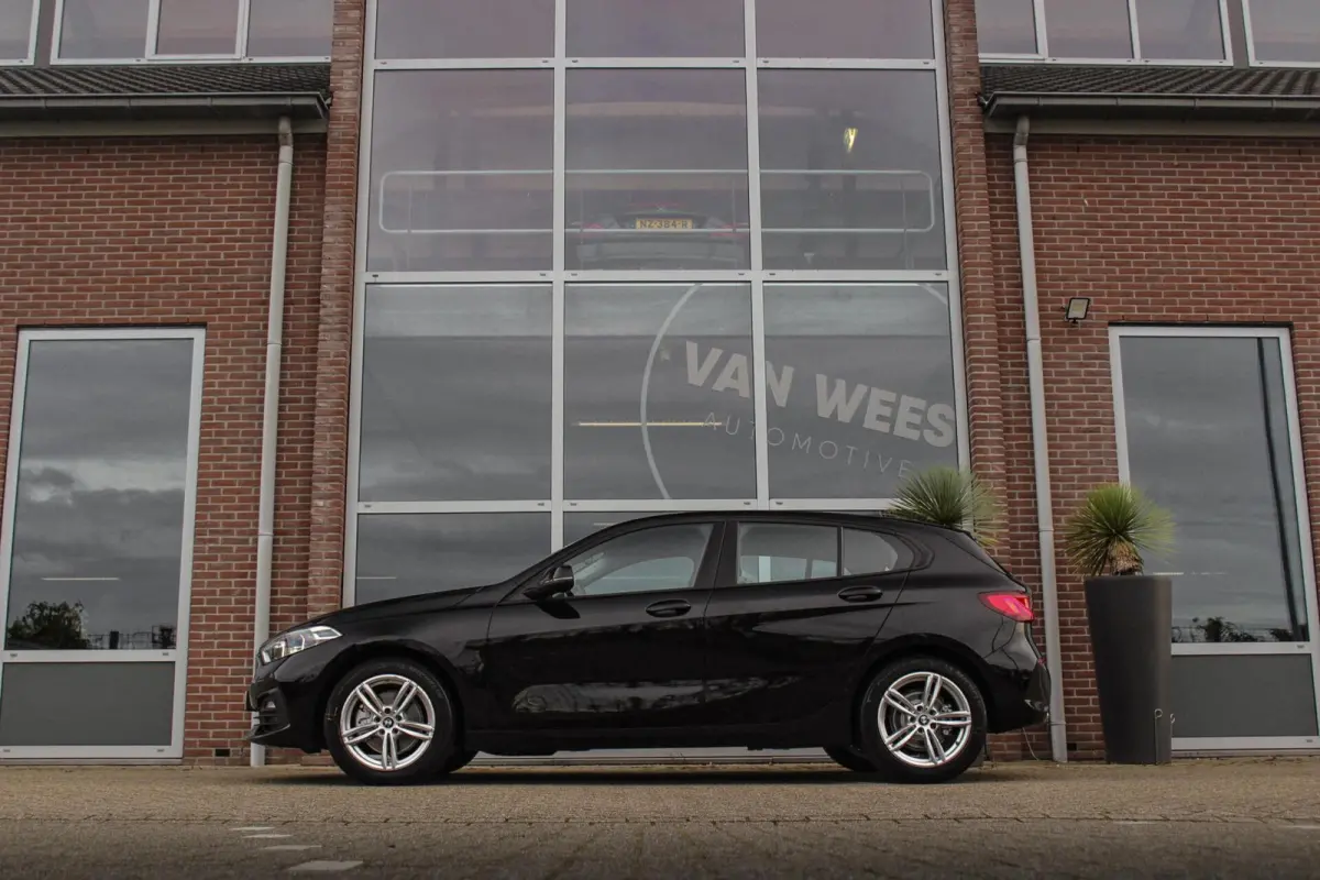 116d F40 Executive Edition | 1e eigenaar | NL Auto | HiFi audio | DAB | LED | Apple Carplay | Rijstrooksensor | Cruise control | Climate control | Sportstuur | Active Guard Plus