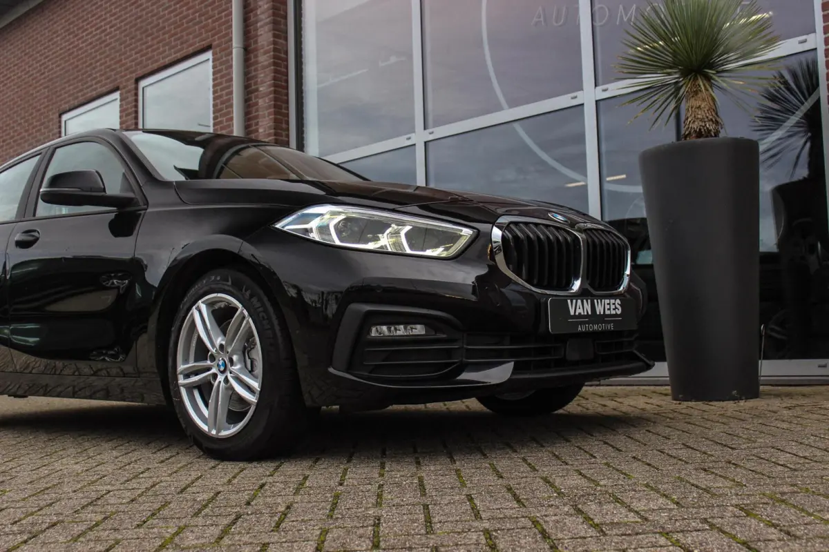 116d F40 Executive Edition | 1e eigenaar | NL Auto | HiFi audio | DAB | LED | Apple Carplay | Rijstrooksensor | Cruise control | Climate control | Sportstuur | Active Guard Plus