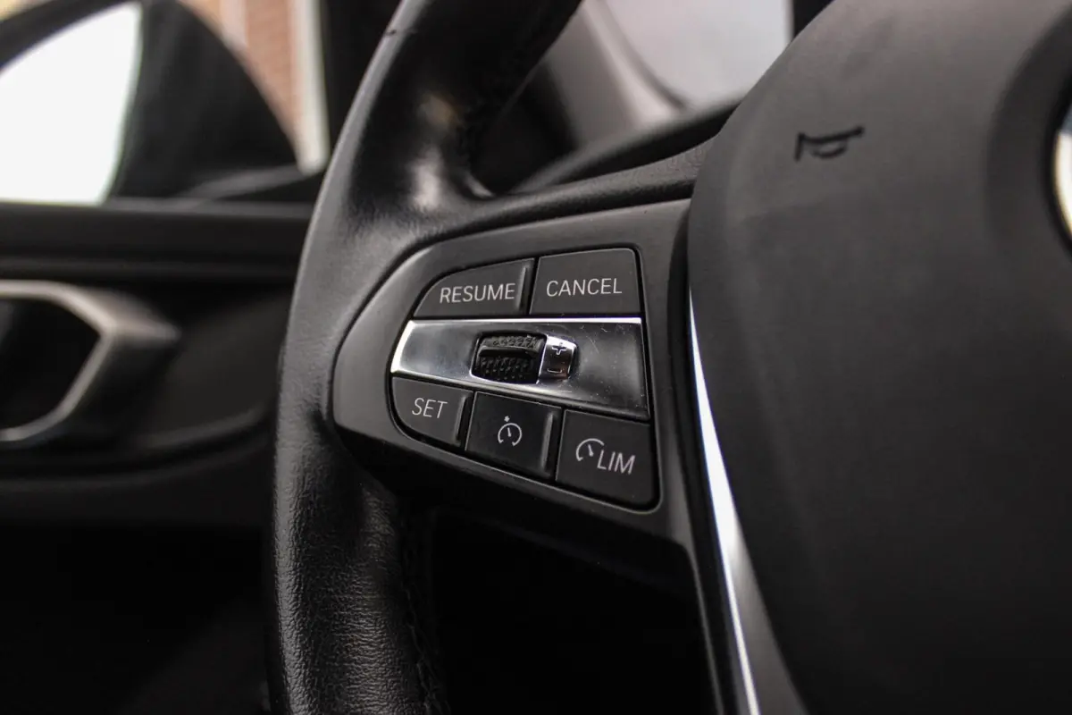 116d F40 Executive Edition | 1e eigenaar | NL Auto | HiFi audio | DAB | LED | Apple Carplay | Rijstrooksensor | Cruise control | Climate control | Sportstuur | Active Guard Plus