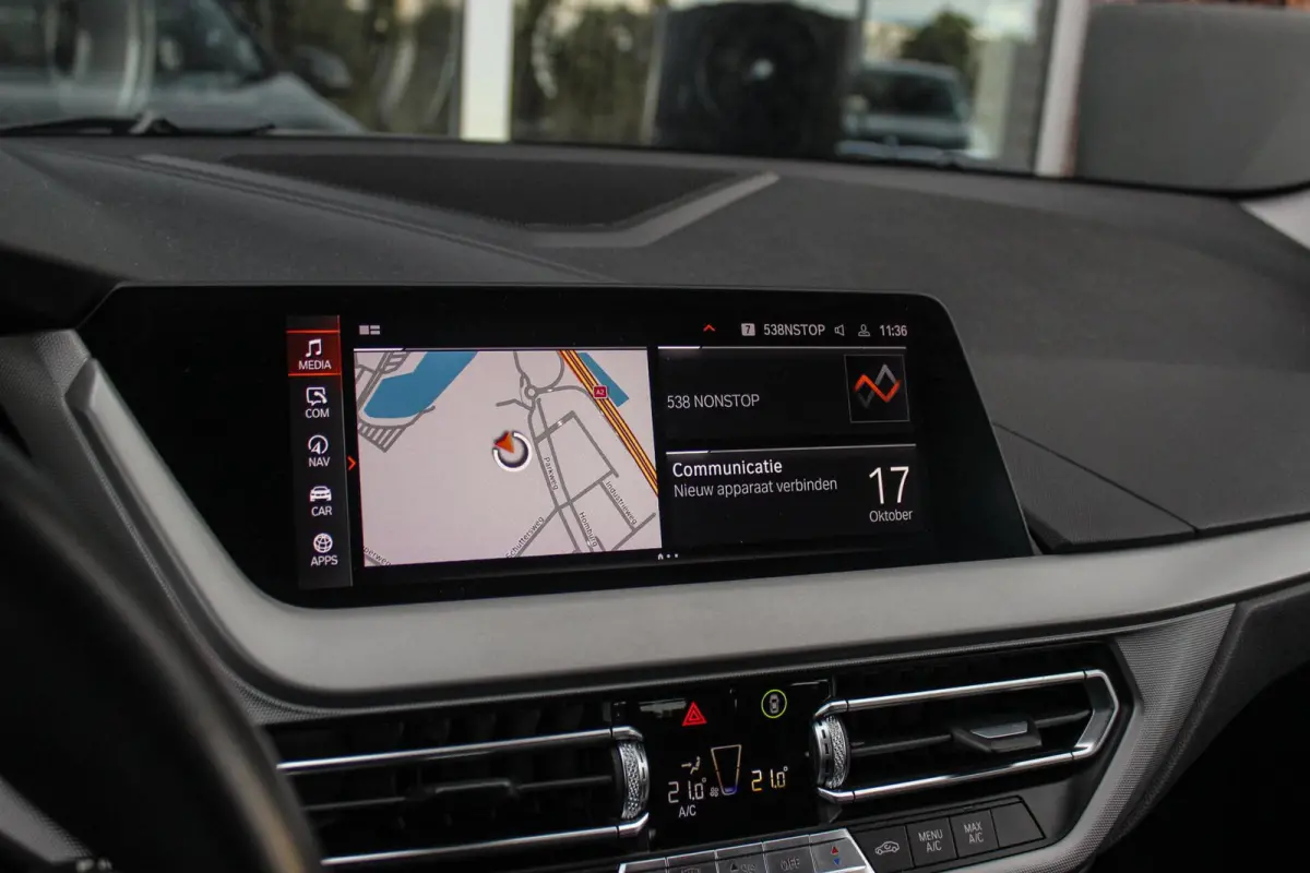 116d F40 Executive Edition | 1e eigenaar | NL Auto | HiFi audio | DAB | LED | Apple Carplay | Rijstrooksensor | Cruise control | Climate control | Sportstuur | Active Guard Plus