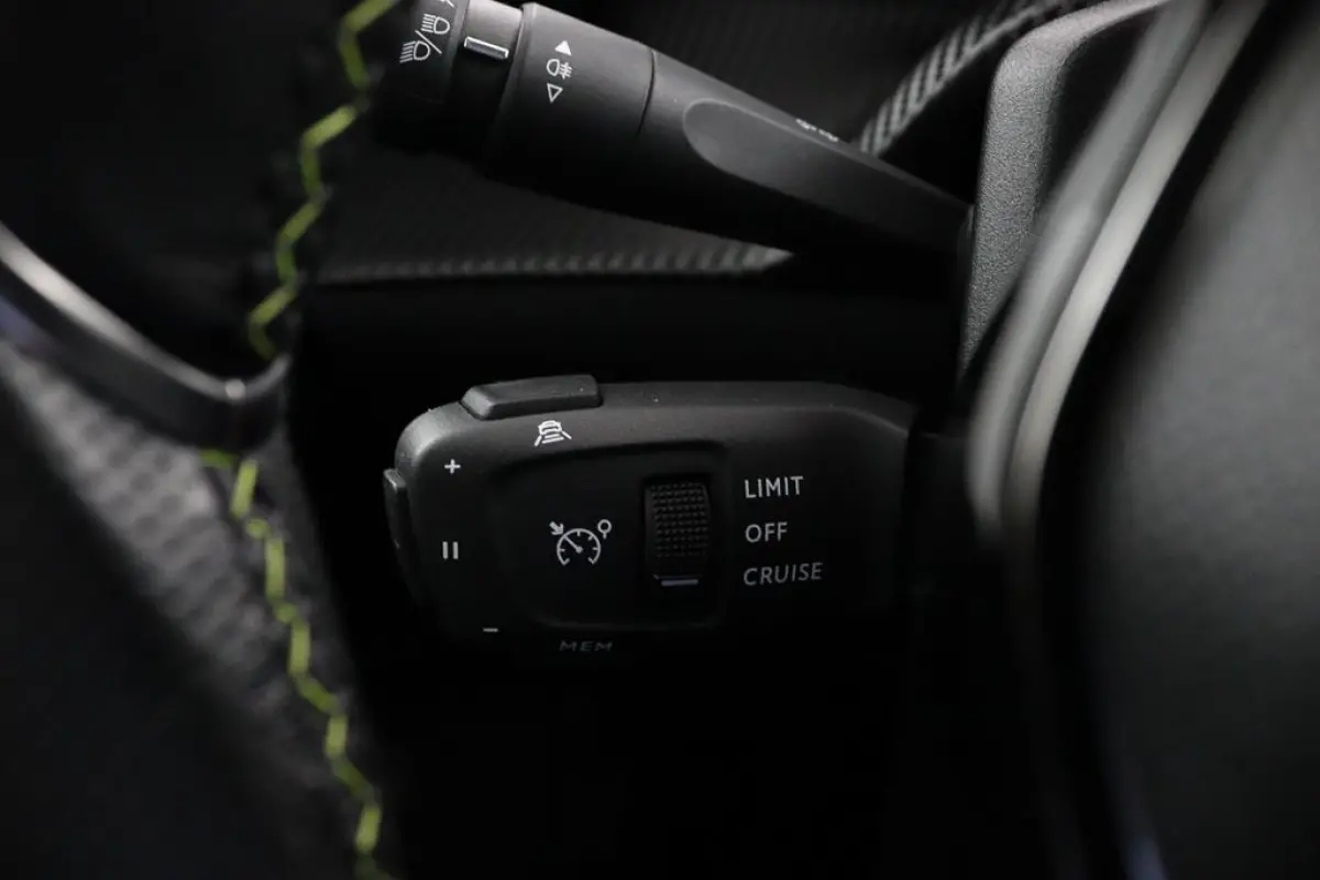 1.2 GT-Line*ACC*PANO*CARPLAY*ECC*CAM*LED*