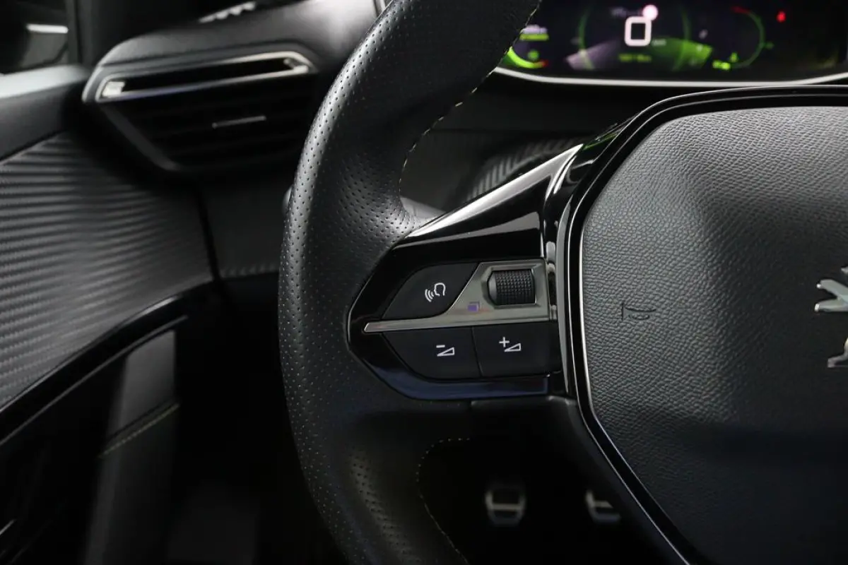 1.2 GT-Line*ACC*PANO*CARPLAY*ECC*CAM*LED*