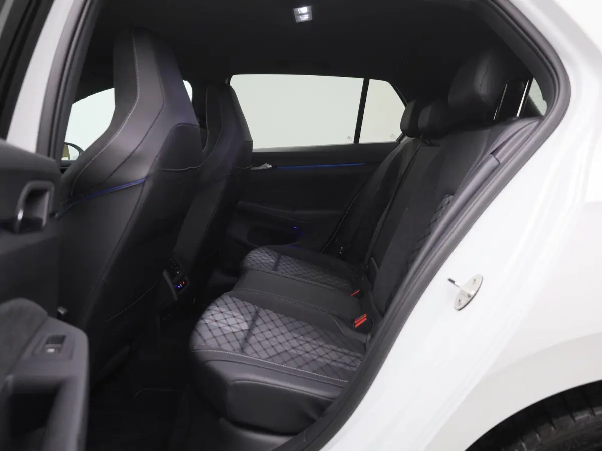 1.5 eTSI R-Line Edition | Automaat | Navigatie | Draadloze Apple Carplay | Adaptieve cruise control | Stuur- en Stoelverwarming | 360' graden Camera | Park Assist | IQ- Matrix verlichting | 