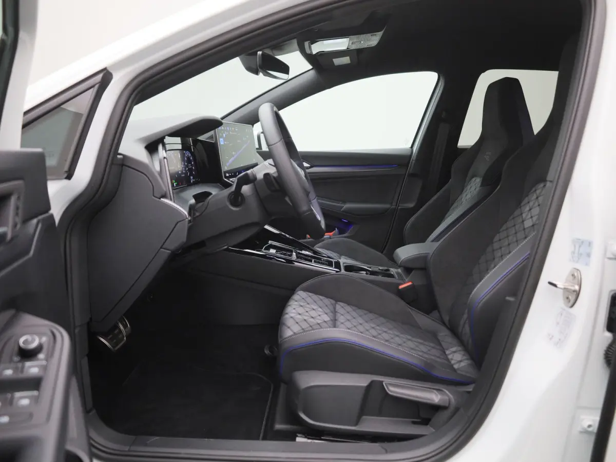 1.5 eTSI R-Line Edition | Automaat | Navigatie | Draadloze Apple Carplay | Adaptieve cruise control | Stuur- en Stoelverwarming | 360' graden Camera | Park Assist | IQ- Matrix verlichting | 