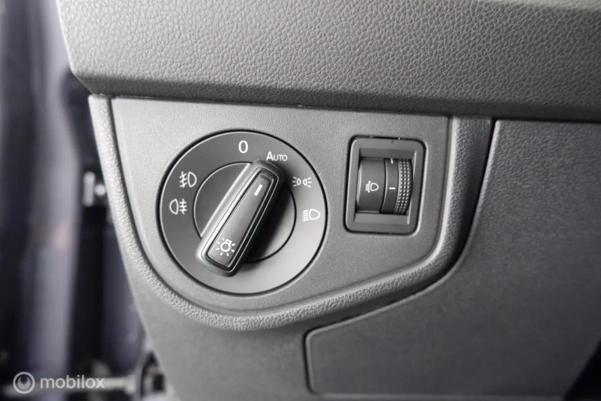 1.0 TSI Automaat R-Line stoelverw.|cam|virtueelcockpit|applecarplay|95pk|acc|lmv17