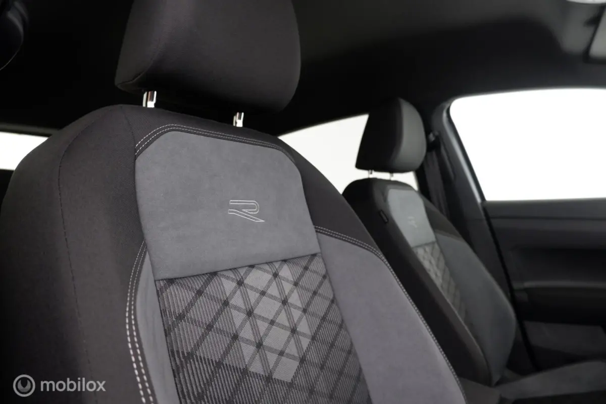 1.0 TSI Automaat R-Line stoelverw.|cam|virtueelcockpit|applecarplay|95pk|acc|lmv17