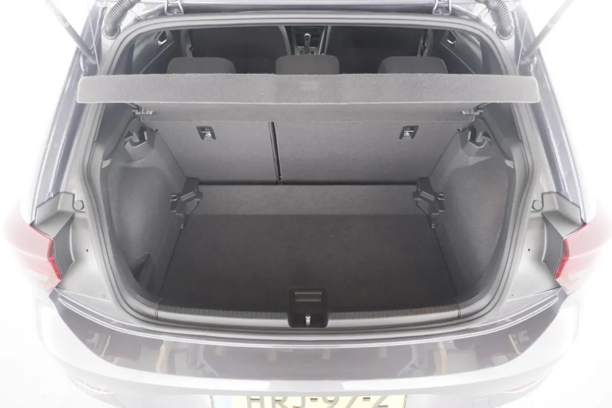 1.0 TSI Automaat R-Line stoelverw.|cam|virtueelcockpit|applecarplay|95pk|acc|lmv17