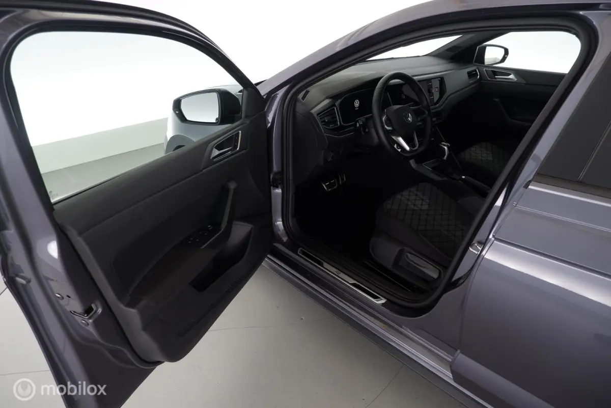 1.0 TSI Automaat R-Line stoelverw.|cam|virtueelcockpit|applecarplay|95pk|acc|lmv17
