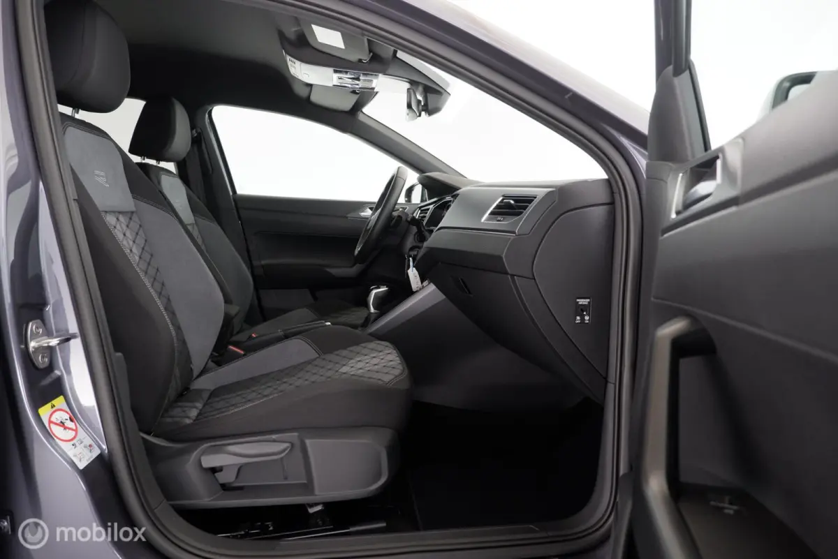 1.0 TSI Automaat R-Line stoelverw.|cam|virtueelcockpit|applecarplay|95pk|acc|lmv17