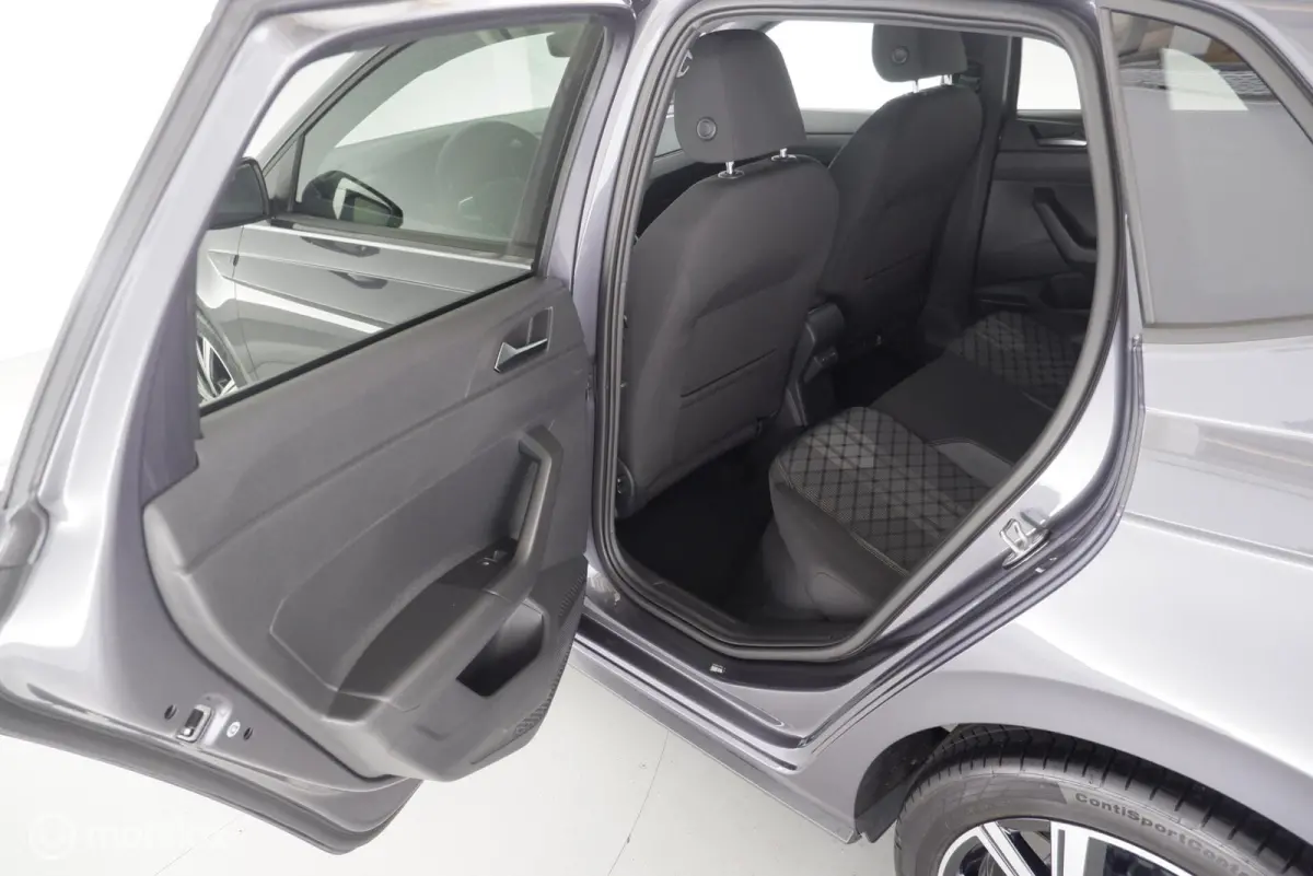 1.0 TSI Automaat R-Line stoelverw.|cam|virtueelcockpit|applecarplay|95pk|acc|lmv17