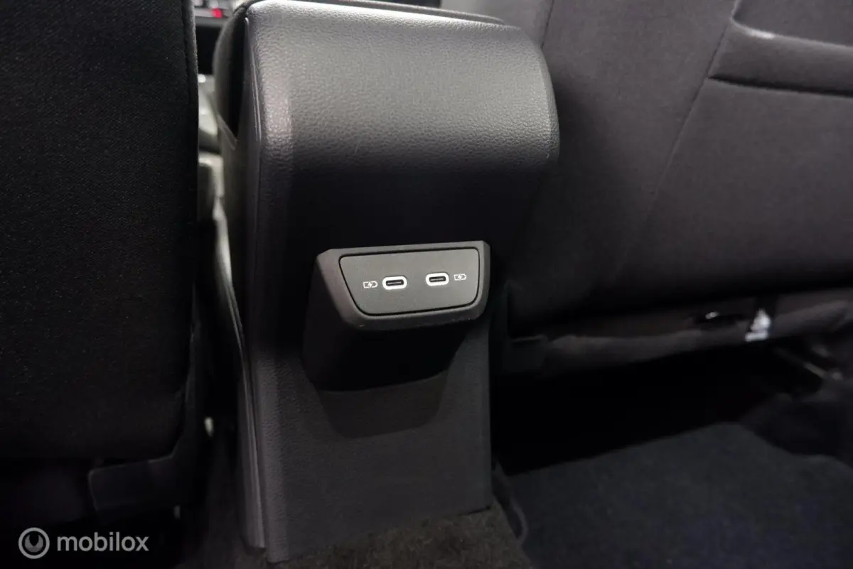 1.0 TSI Automaat R-Line stoelverw.|cam|virtueelcockpit|applecarplay|95pk|acc|lmv17