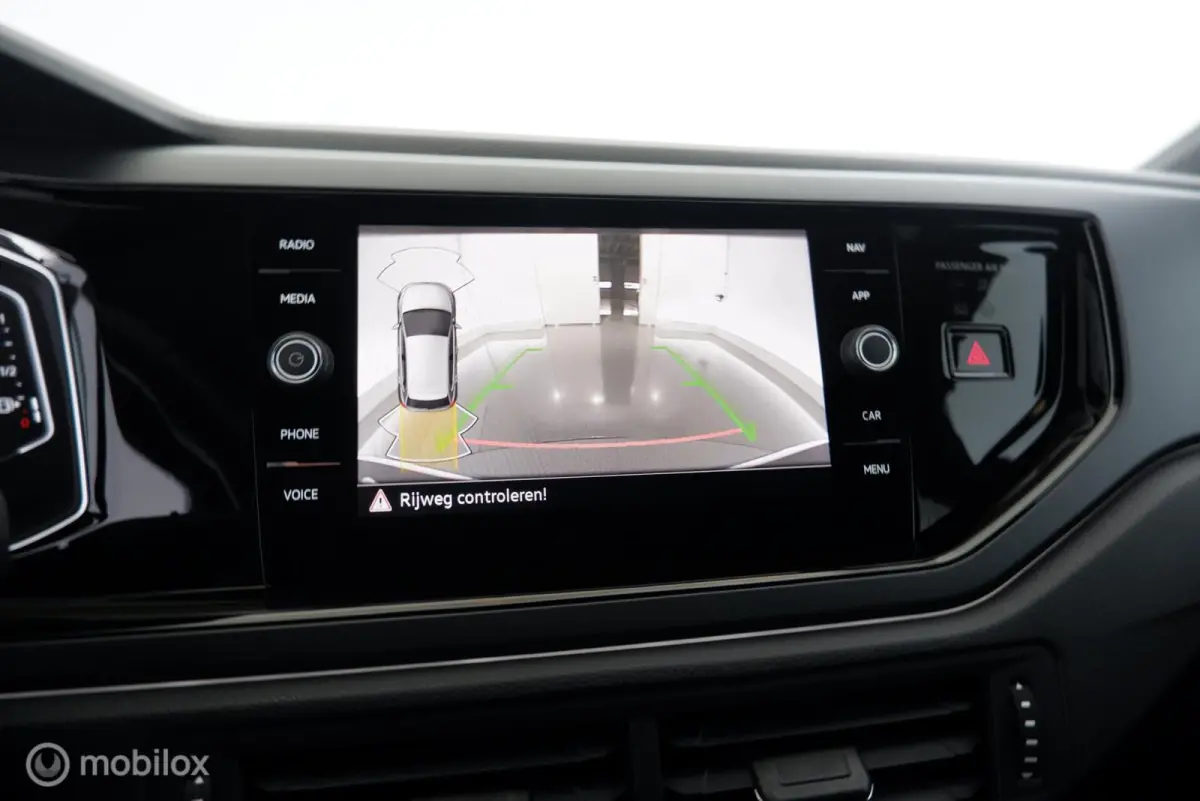 1.0 TSI Automaat R-Line stoelverw.|cam|virtueelcockpit|applecarplay|95pk|acc|lmv17