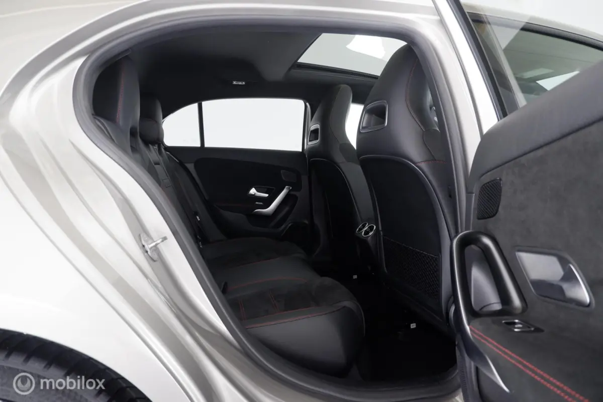 180 Automaat Business Solution AMG pano|led|leer|cam|nav|lmv18