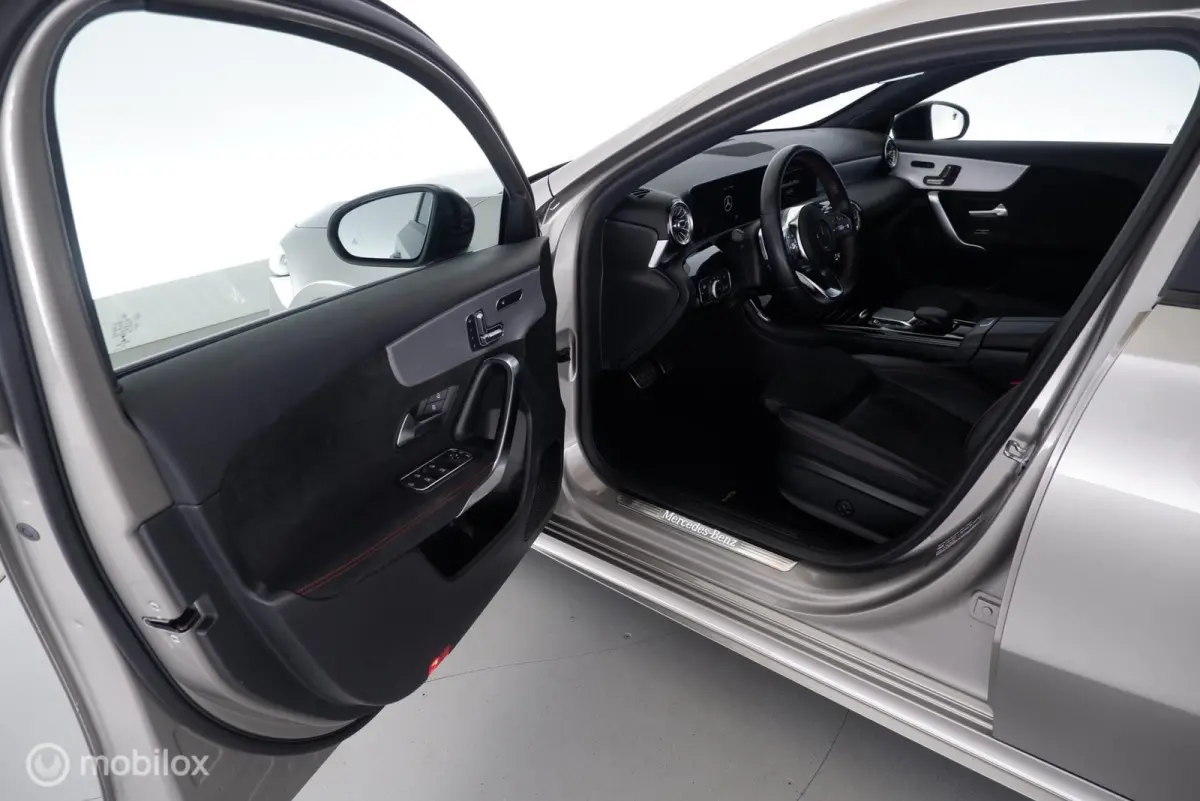 180 Automaat Business Solution AMG pano|led|leer|cam|nav|lmv18