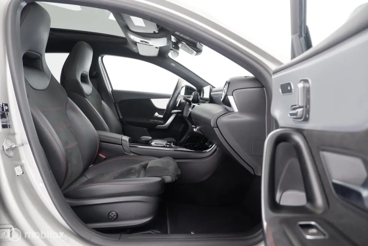180 Automaat Business Solution AMG pano|led|leer|cam|nav|lmv18