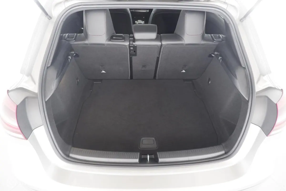 180 Automaat Business Solution AMG pano|led|leer|cam|nav|lmv18