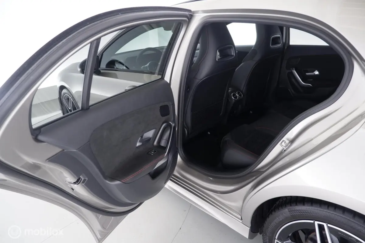 180 Automaat Business Solution AMG pano|led|leer|cam|nav|lmv18