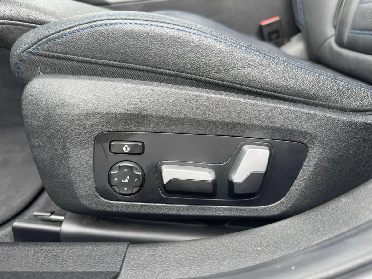 320i High Exec. M-Sport individual Sfeer Leder Camera Carplay Trekhaak Led