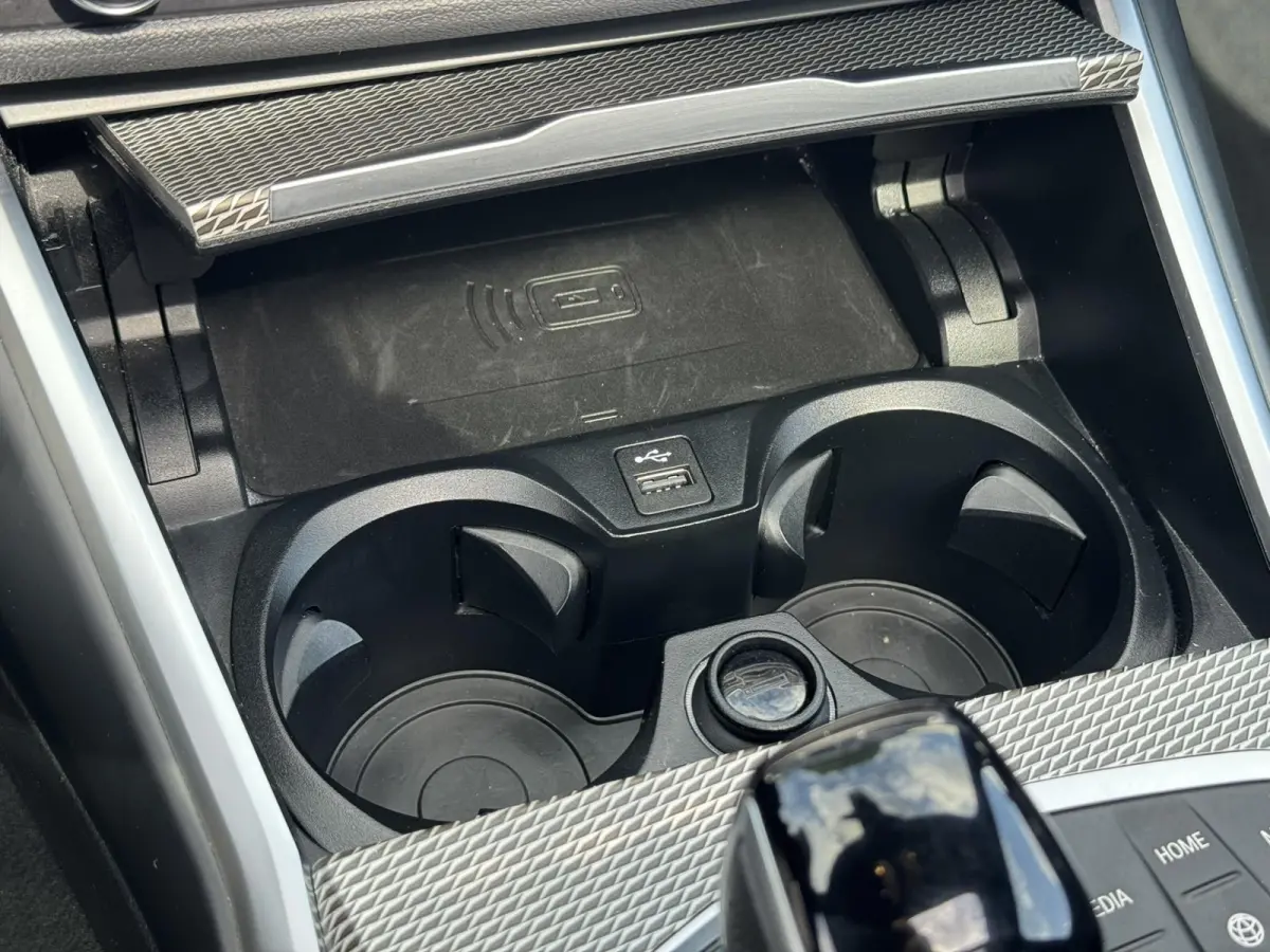 320i High Exec. M-Sport individual Sfeer Leder Camera Carplay Trekhaak Led