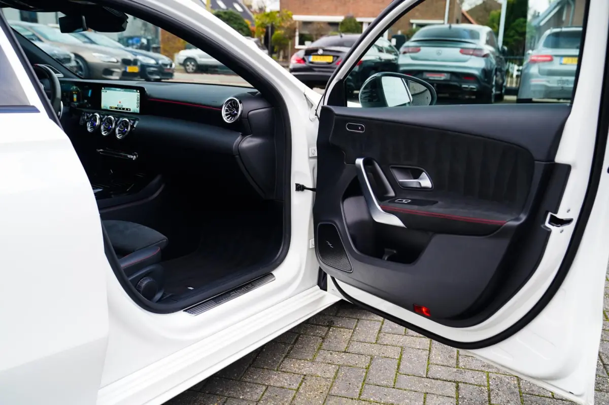 AMG 45 4MATIC+ Premium Plus | Panorama | Sterrenhemel | Sport uitlaat | Burmester | Luxe leder/Alcantara |