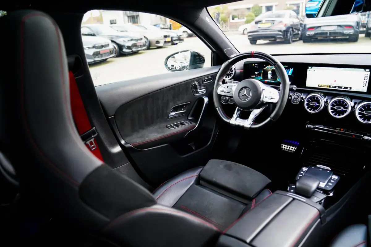 AMG 45 4MATIC+ Premium Plus | Panorama | Sterrenhemel | Sport uitlaat | Burmester | Luxe leder/Alcantara |