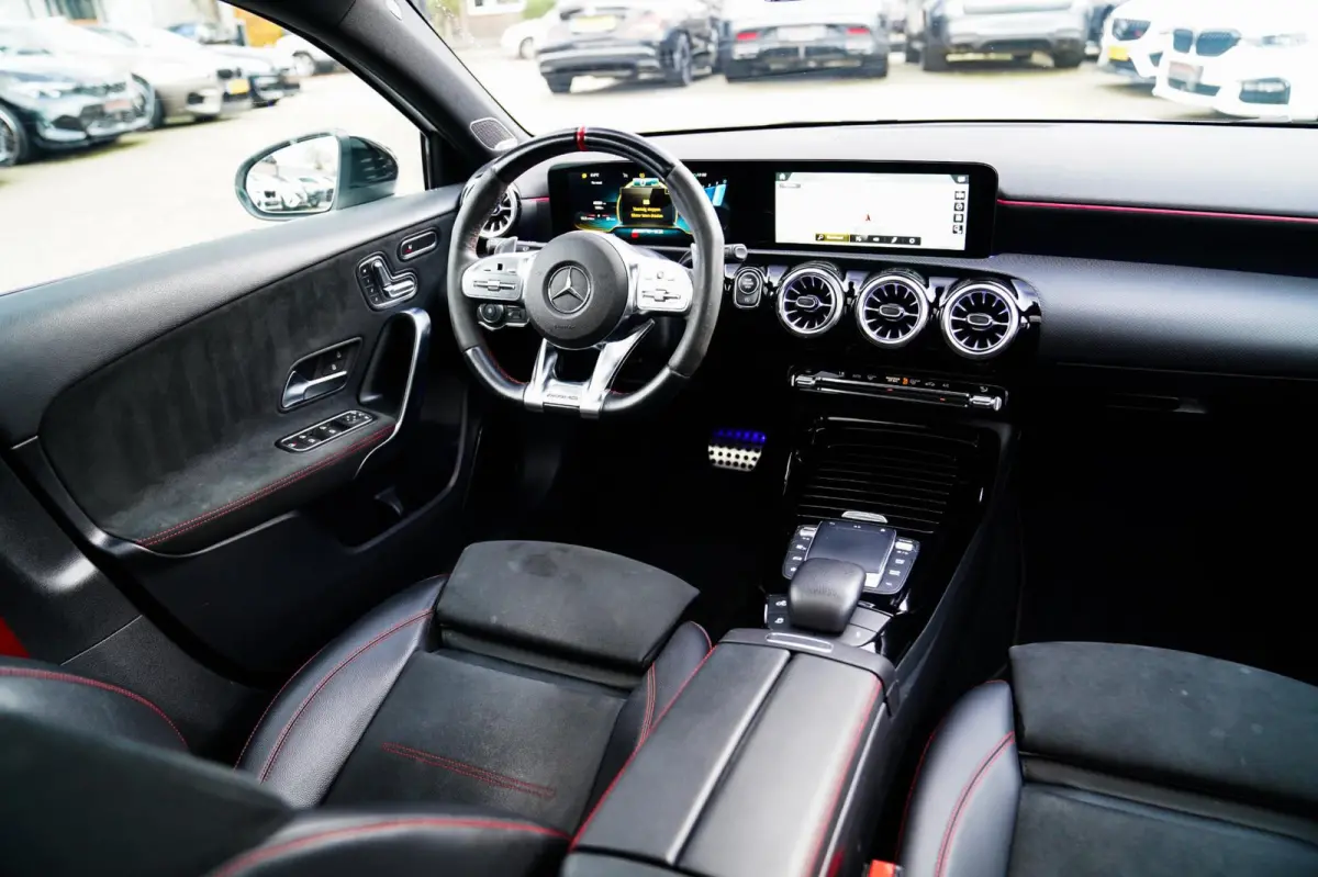 AMG 45 4MATIC+ Premium Plus | Panorama | Sterrenhemel | Sport uitlaat | Burmester | Luxe leder/Alcantara |