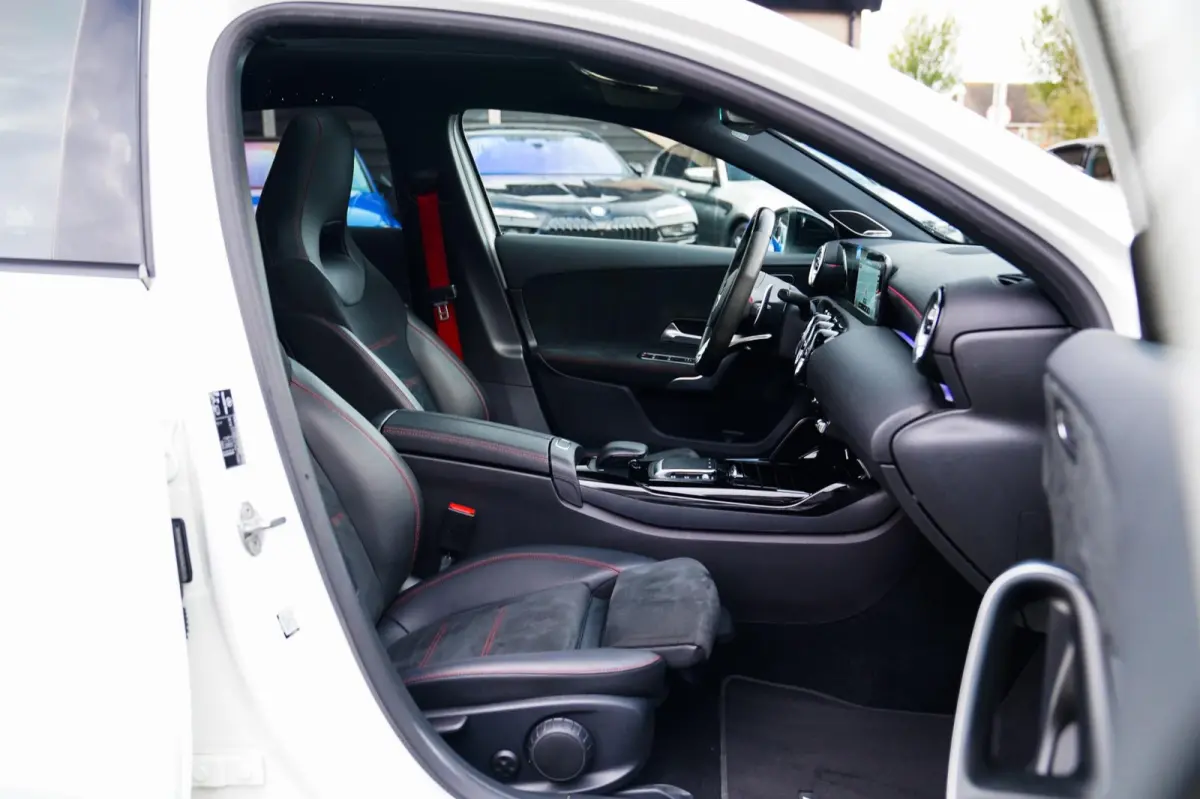 AMG 45 4MATIC+ Premium Plus | Panorama | Sterrenhemel | Sport uitlaat | Burmester | Luxe leder/Alcantara |