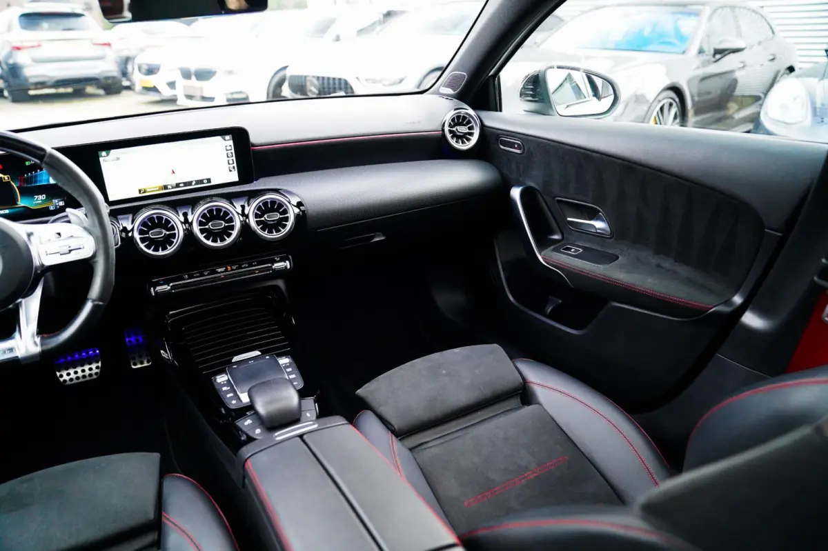 AMG 45 4MATIC+ Premium Plus | Panorama | Sterrenhemel | Sport uitlaat | Burmester | Luxe leder/Alcantara |