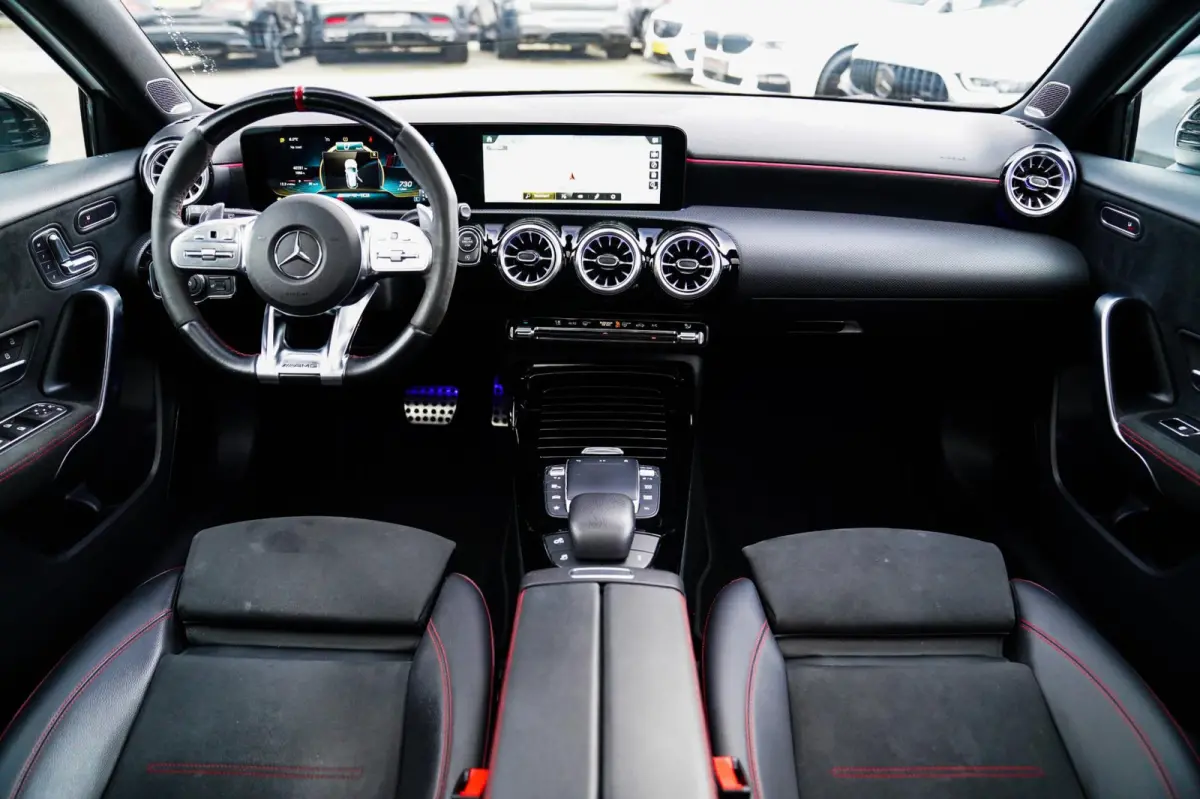 AMG 45 4MATIC+ Premium Plus | Panorama | Sterrenhemel | Sport uitlaat | Burmester | Luxe leder/Alcantara |