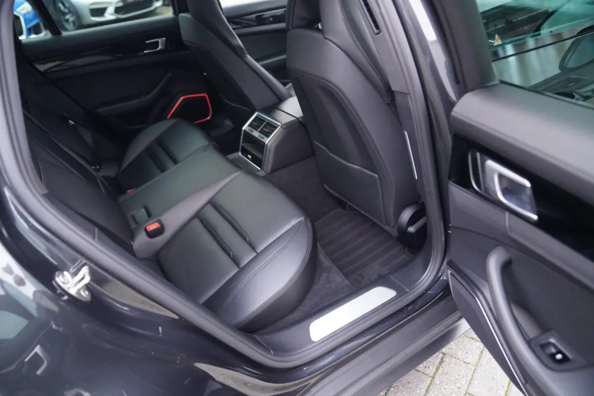 2.9 4 E-Hybrid | Sport Chrono | 21 inch | Panorama | Sport uitlaat | Luchtvering | Spoiler | LED |