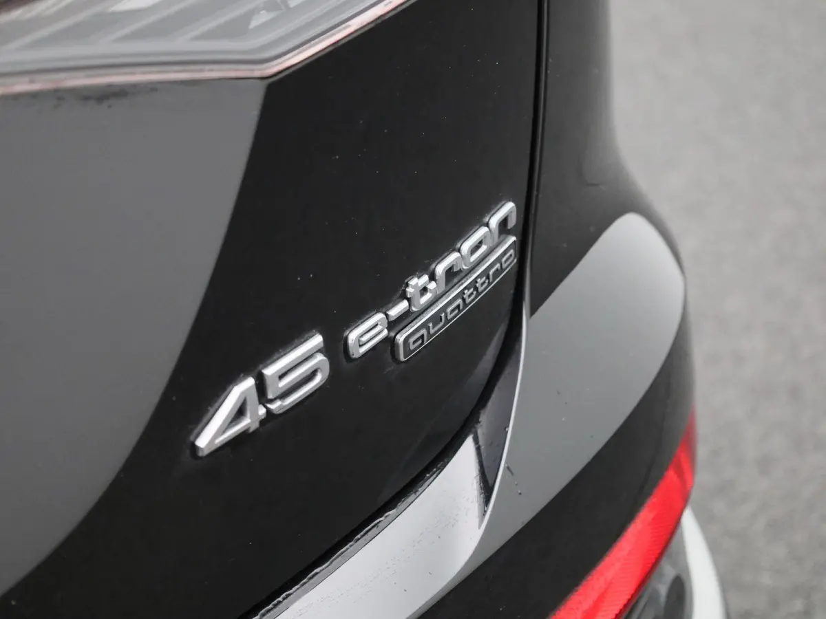 45 quattro S Edition 82 kWh l Adaptive Cruise Control l MMI navigatie plus MMI touch l SONOS Premium l Stoelverwarming voorin l Apple Carplay / Android Auto l Lichtpakket plus ambient light 