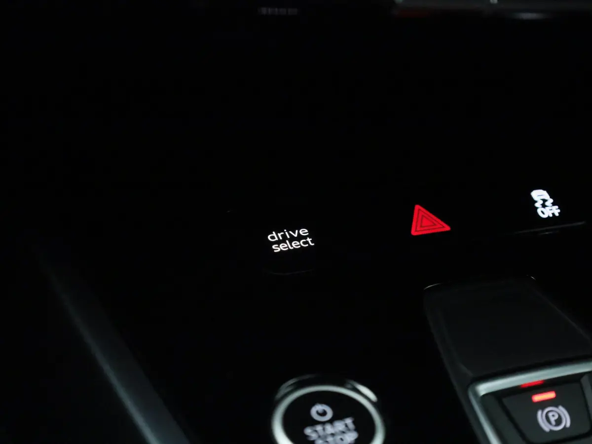 45 quattro S Edition 82 kWh l Adaptive Cruise Control l MMI navigatie plus MMI touch l SONOS Premium l Stoelverwarming voorin l Apple Carplay / Android Auto l Lichtpakket plus ambient light 