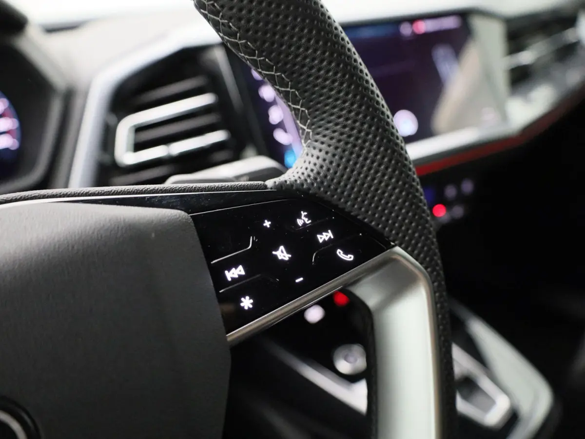 45 quattro S Edition 82 kWh l Adaptive Cruise Control l MMI navigatie plus MMI touch l SONOS Premium l Stoelverwarming voorin l Apple Carplay / Android Auto l Lichtpakket plus ambient light 