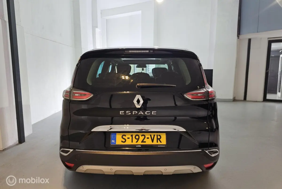 1.6 dCi Initiale Paris 7p. Zwart