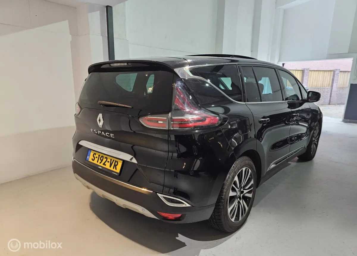 1.6 dCi Initiale Paris 7p. Zwart