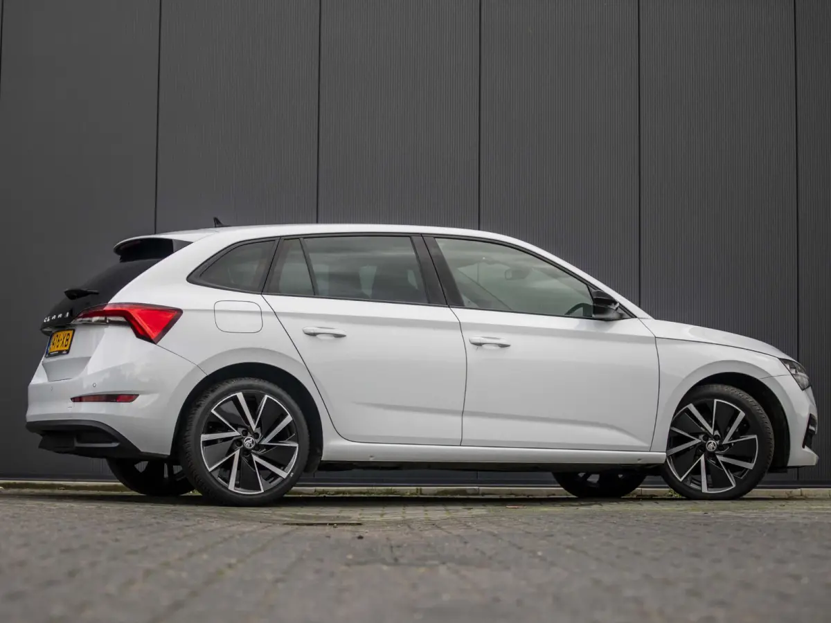 1.5 TSI Sport Business wegklapbare trekhaak, stoelverwarming, all-season banden
