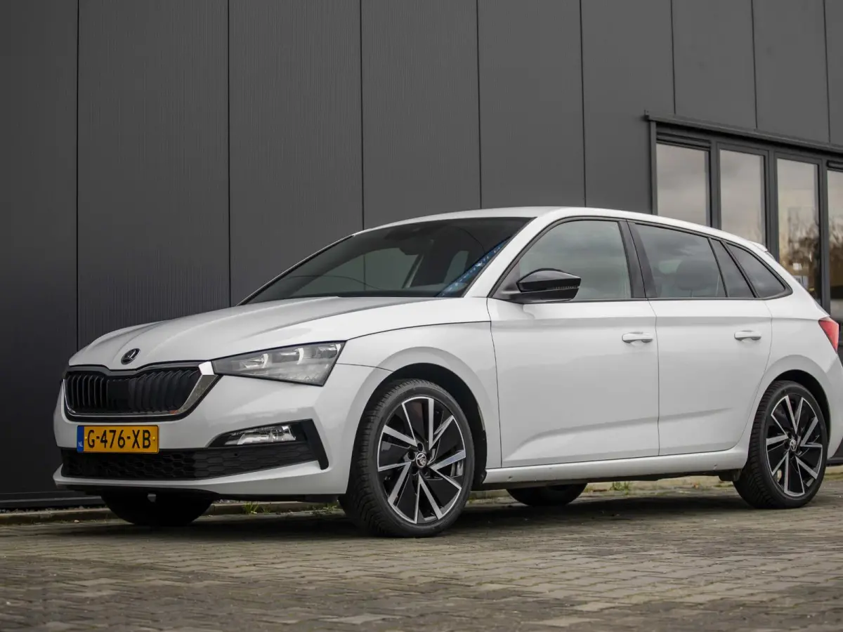 1.5 TSI Sport Business wegklapbare trekhaak, stoelverwarming, all-season banden