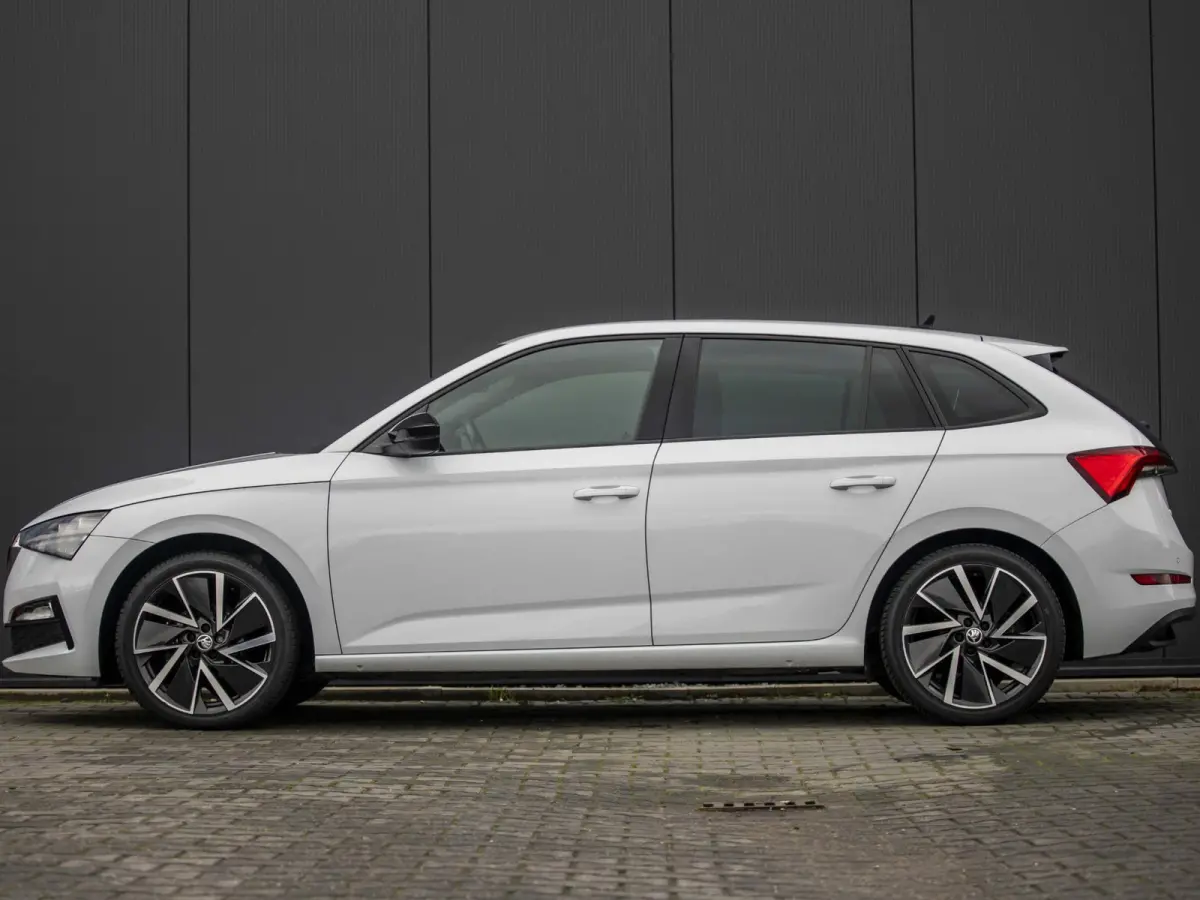 1.5 TSI Sport Business wegklapbare trekhaak, stoelverwarming, all-season banden