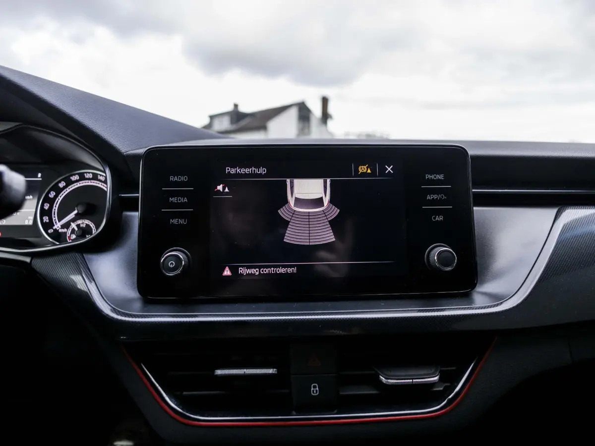 1.5 TSI Sport Business wegklapbare trekhaak, stoelverwarming, all-season banden