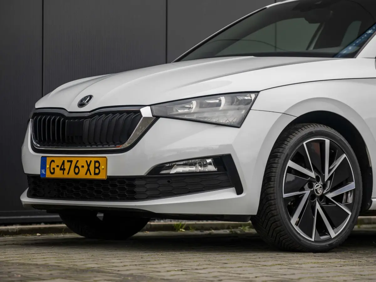 1.5 TSI Sport Business wegklapbare trekhaak, stoelverwarming, all-season banden