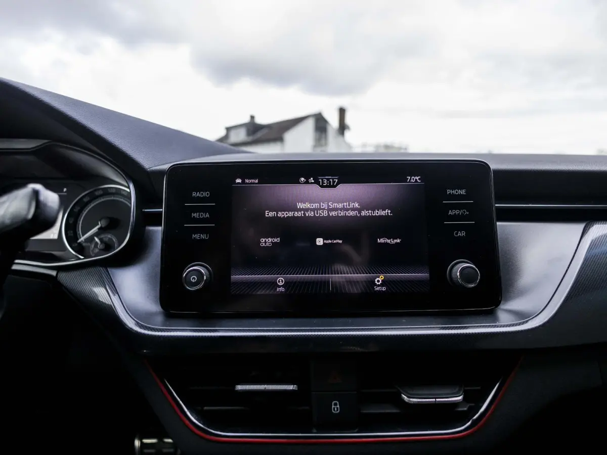 1.5 TSI Sport Business wegklapbare trekhaak, stoelverwarming, all-season banden